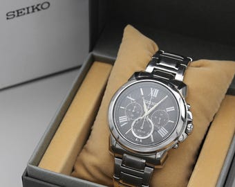 Batería nueva [Casi nuevo con caja] Reloj Seiko Premier Solar V175-0EH0 Cronógrafo Negro Romano 43 mm para hombre, procedente de Japón