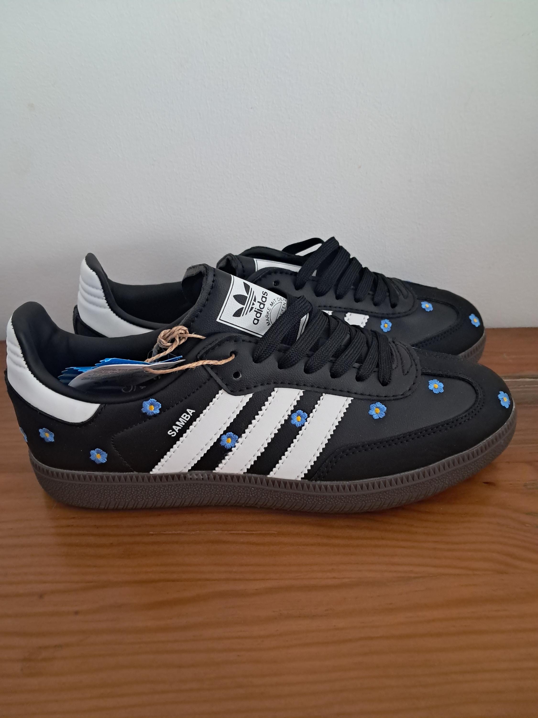 adidas gazelle silver green womens adidas Samba Indoor Shoes, Black/White/Red / 7.5 main image 1