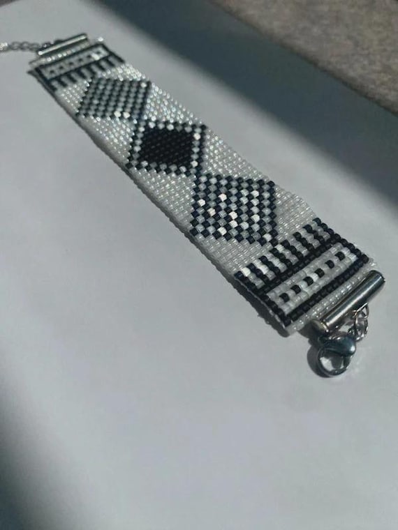 Black White Miyuki Bead Bracelet, Geometric Seed Bead Cuff, Adjustable Monochrome Jewelry