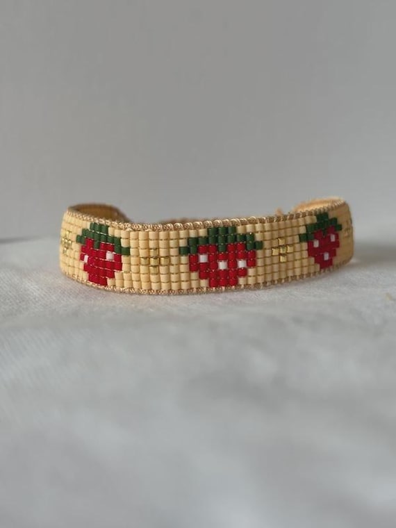 Strawberry Miyuki Bead Bracelet, Adjustable Seed Bead Jewelry, Summer Fruit Accessory