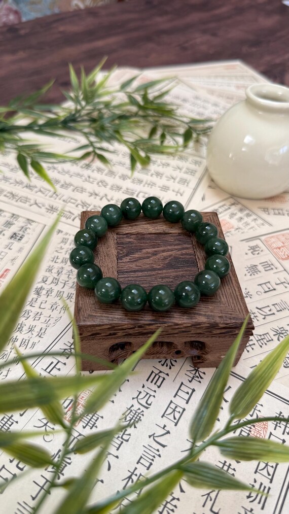Deep Green Jade Beaded Bracelet – Smooth Glossy Finish, Natural Stone Jewelry
