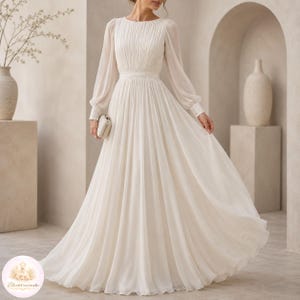 Peut inclure: Une robe longue couleur blanc cassé dotée de longues manches transparentes de style évêque avec poignets boutonnés, d'une encolure ronde haute et d'un corsage ajusté à plis verticaux se prolongeant par une jupe ample en tissu léger superposé.