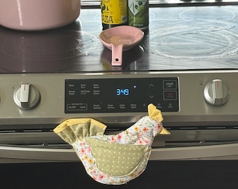 Chicken Potholders Set, Ruffle Farmhouse Kitchen Decor, Chicken Pot Holders, Rustic Cottage Kitchen Gift, Handmade Country Kitchen Decor