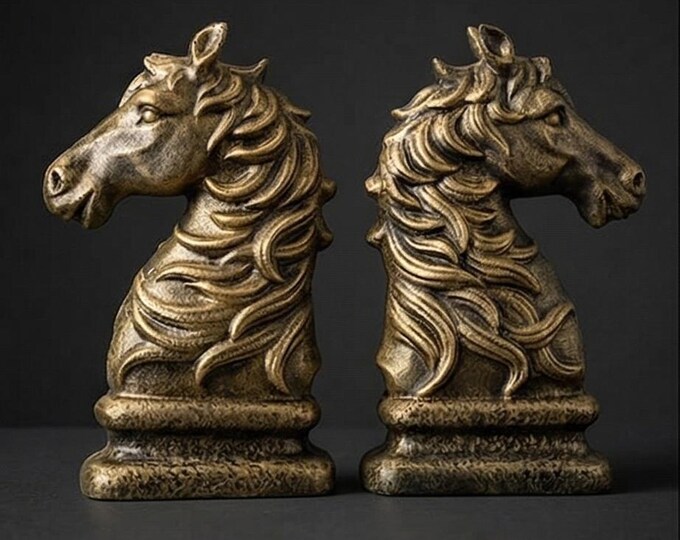 A Pair Of Cast Iron Horse Head Bookends 24cm