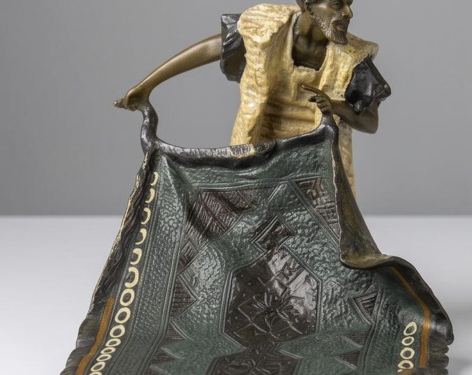 Bronze Carpet Seller Sculpture – Franz Bergmann Orientalist Figurine Tray