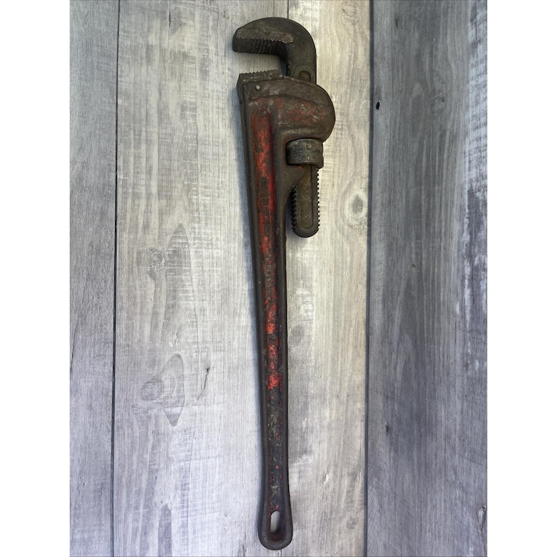 Llave para tubos Ridgid de 24" de alta resistencia, color rojo. Fabricada en EE. UU. (modelo vintage). imagen 1