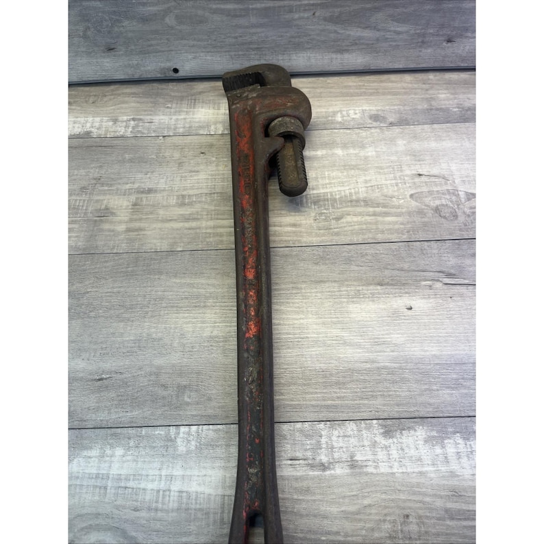 Llave para tubos Ridgid de 24" de alta resistencia, color rojo. Fabricada en EE. UU. (modelo vintage). imagen 2