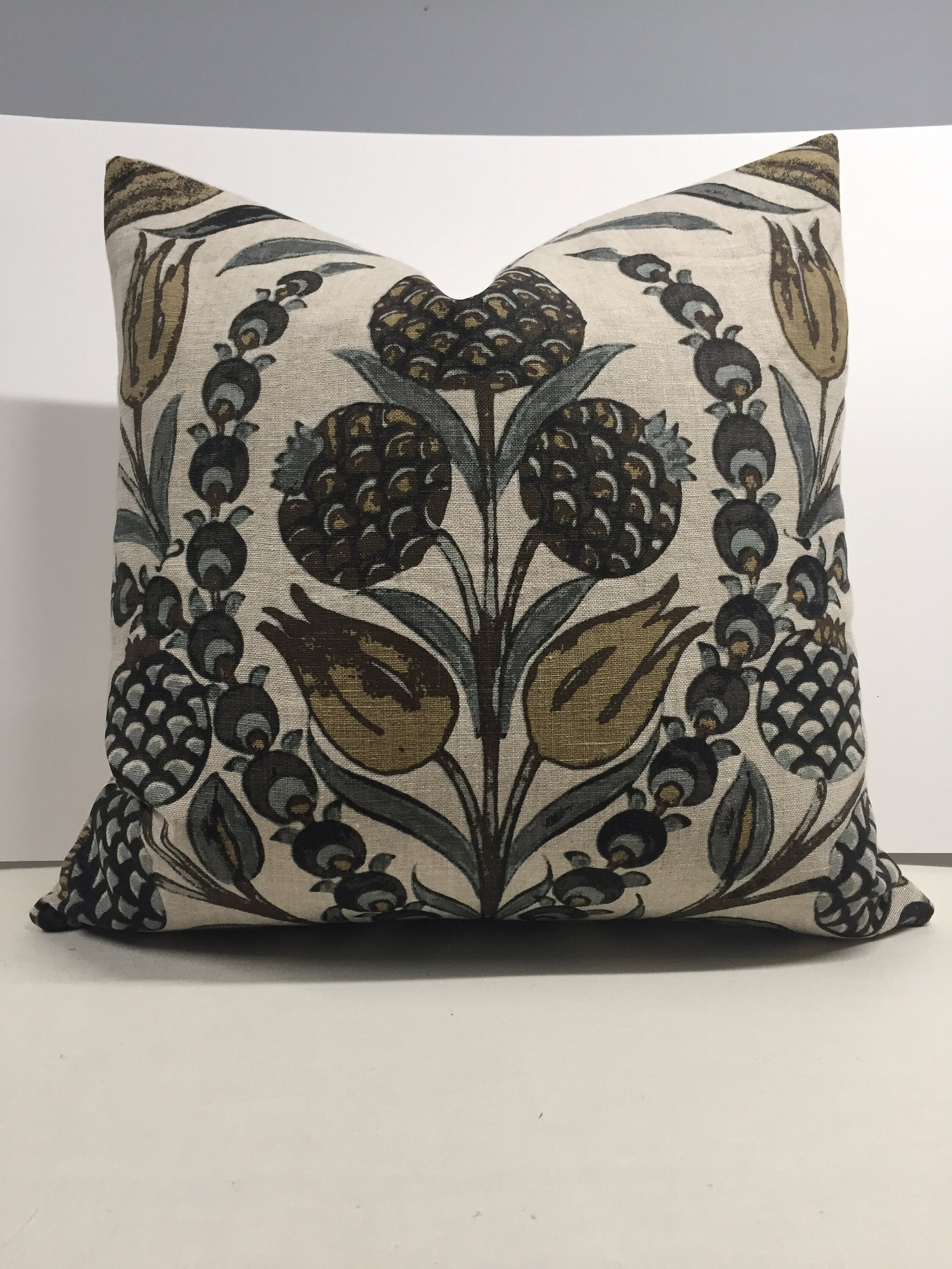 Thibaut Cornelia Navy Wallpaper 2 Double Rolls