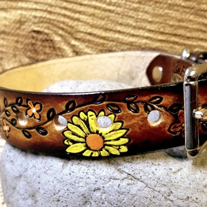 LARGE dog daisy flowers leather dog collar with name and outdoor hardware.  She will smile with pride, give your dog some style. 1" wide