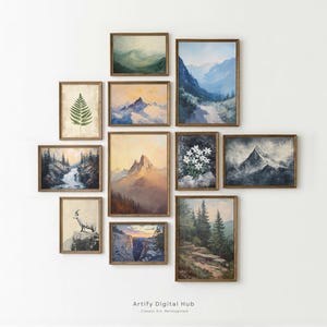 Può includere: Una collezione di dipinti di paesaggi incorniciati in varie dimensioni. L'opera presenta scene di montagna, cascate e illustrazioni botaniche. Le cornici sono di colore marrone caldo e i dipinti sono disposti su una parete bianca.
