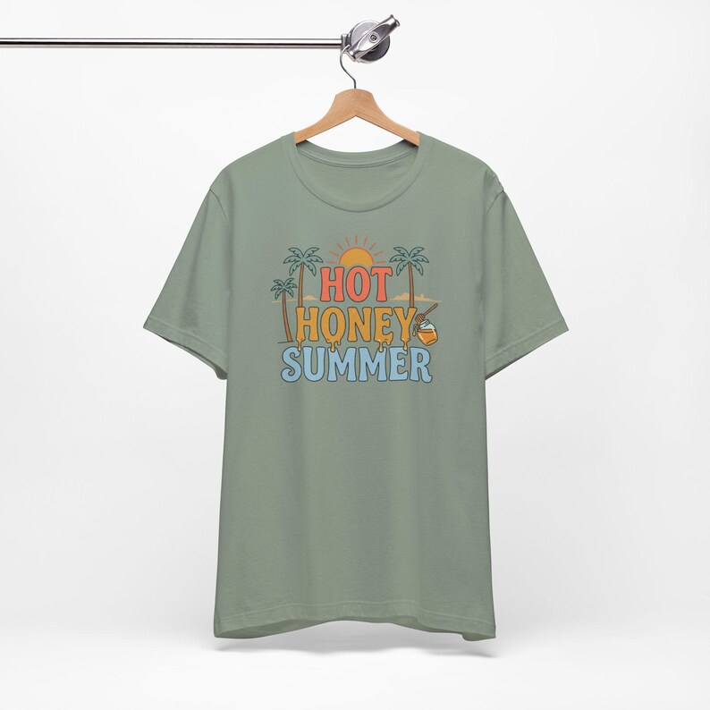 Camiseta Hot Honey Summer, Camiseta divertida de verano, Camiseta de playa a la moda, Camiseta de verano para chicas guapas, Camiseta de playa para mujer, Regalo para vacaciones de verano imagen 15