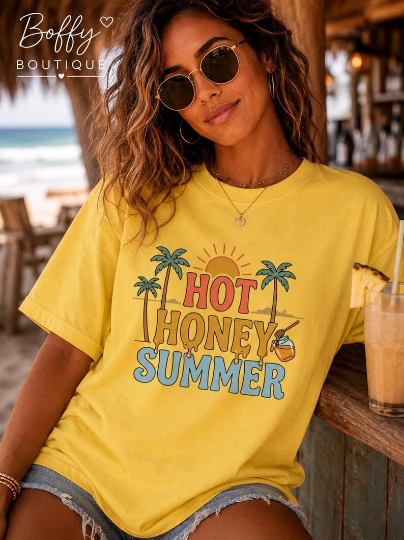 Camiseta Hot Honey Summer, Camiseta divertida de verano, Camiseta de playa a la moda, Camiseta de verano para chicas guapas, Camiseta de playa para mujer, Regalo para vacaciones de verano imagen 4