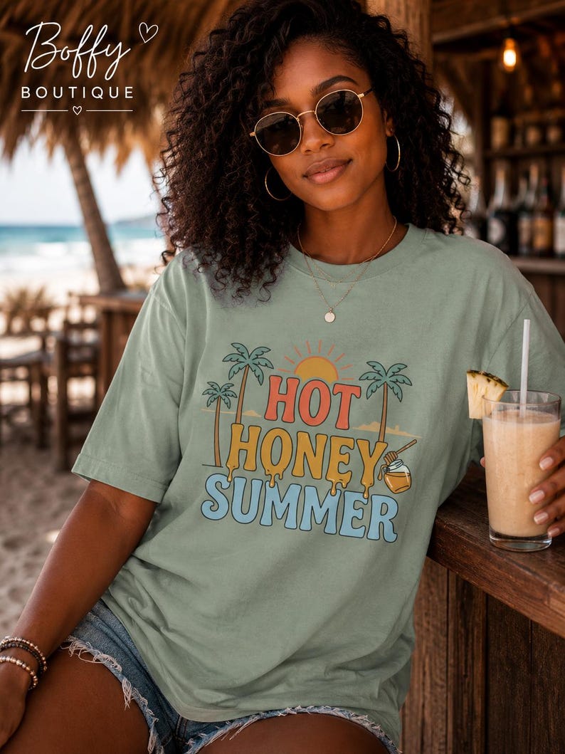 Camiseta Hot Honey Summer, Camiseta divertida de verano, Camiseta de playa a la moda, Camiseta de verano para chicas guapas, Camiseta de playa para mujer, Regalo para vacaciones de verano imagen 6