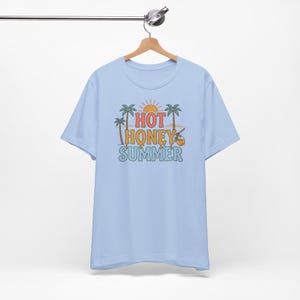 Camiseta Hot Honey Summer, Camiseta divertida de verano, Camiseta de playa a la moda, Camiseta de verano para chicas guapas, Camiseta de playa para mujer, Regalo para vacaciones de verano imagen 17