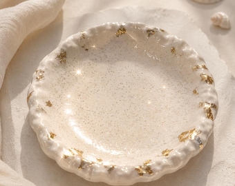 Coupelle décorative en jesmonite blanche et feuille d’or | Vide poche artisanal | Support bougie | Plateau bijoux minimaliste