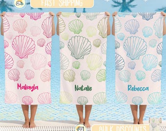 Toalha de praia personalizada com conchas coloridas, ideal para viagens de verão, aniversários, férias em família, e para quem ama praia.
