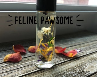 Feline Pawsome cat inspired roll on perfume made with high quality essential oils and dried flowers.  Net wt 10mls/0.33floz