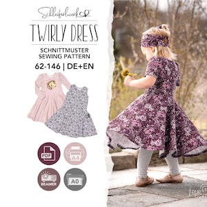 Könnte beinhalten: Ein Schnittmuster für ein Twirly Dress von Schleiferwerk in den Größen 62-146, DE und EN. Das Bild zeigt ein hellrosa Kleid mit langen Ärmeln und Pferdemotiv, ein ärmelloses Blumenkleid sowie ein dunkelviolettes Blumenkleid mit passendem Stirnband.