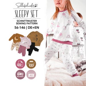Könnte beinhalten: Ein Schnittmuster mit dem Titel SLEEPY SET von Schleiferwerk für die Größen 56-146 auf Deutsch und Englisch. Das Bild zeigt verschiedene Schlafanzug-Sets mit langärmeligen Oberteilen und Hosen mit Motiven von Katzen, Monden und Regenbögen.