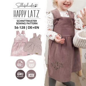 Könnte beinhalten: Ein Schnittmuster mit dem Titel HAPPY LATZ von Schleiferwerk für die Größen 56-128 auf Deutsch und Englisch. Das Bild zeigt ein mauvefarbenes Cord-Latzkleid mit floraler Stickerei sowie zwei kleinere Versionen des Kleiderdesigns.