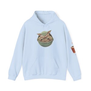 Sudadera con capucha de Baby Yoda | café imagen 9