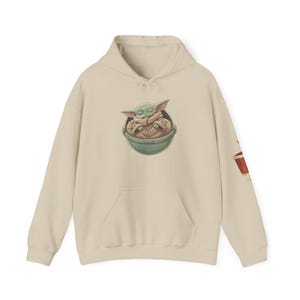 Sudadera con capucha de Baby Yoda | café imagen 3