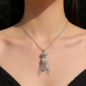 Halsband med hänge i tyst ängelfe, skyddsängel i målad legering, 8 kedjestilar, meningsfull present till henne och honom bild 4