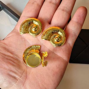Copribottoni nautici in conchiglia di ammonite con confezione regalo, bottoni a pressione a spirale color oro con fossili, decorazione marina per camicette e cappotti.