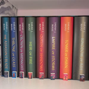 Mini glazen troon-boeken