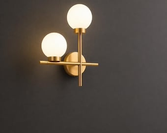 Aplique de pared moderno de mediados de siglo con globo dorado y cristal esmerilado, lámpara de tocador, luminaria retro de los años 50 para baño y pasillo.