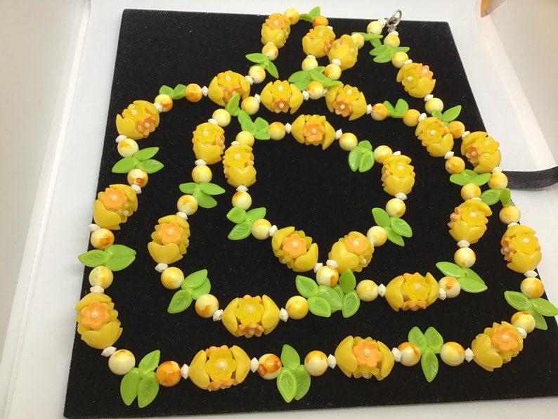 1960\u2019s Floral Easter Necklace