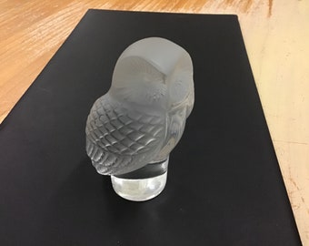 Lovely LaLique Owl Paperweight, signed, made in France