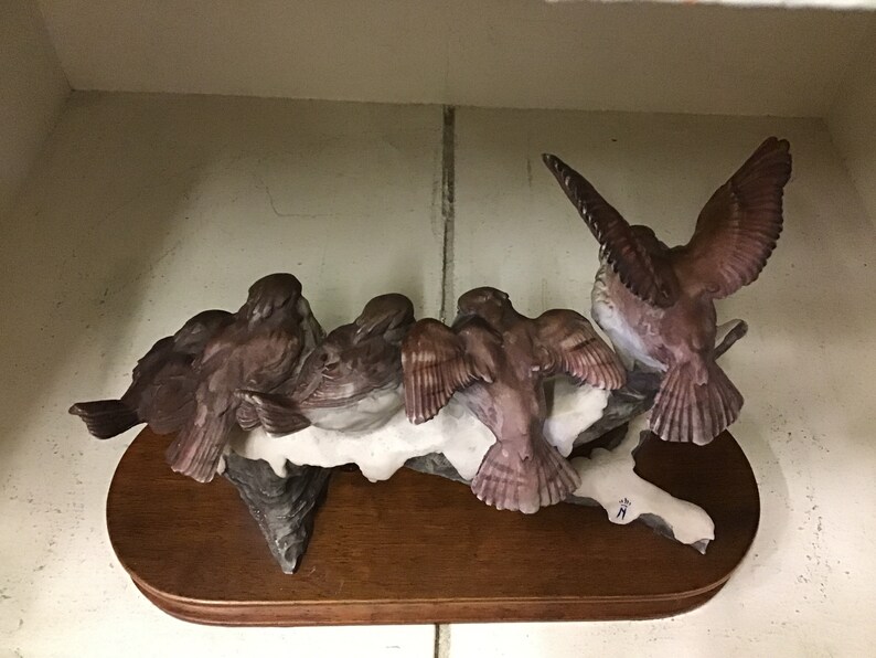 Guiseppe Armani Sculpted 5 Sparrows on a Log, Excellent condition, c. 1980s, marked, Made in Italy image 3