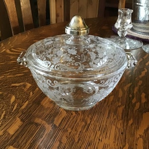 Lidded Cambridge Chantilly Bowl with Sterling Knob c. 1940s, Excellent condition, Etched image 1