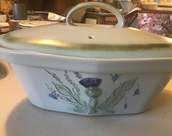 Buchan Finest Stoneware Casserole Dish with Lid, Portobello, Scotland, Thistle Design with Bluebells