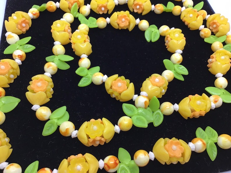 1960\u2019s Floral Easter Necklace