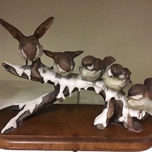 Guiseppe Armani Sculpted 5 Sparrows on a Log, Excellent condition, c. 1980s, marked, Made in Italy image 1