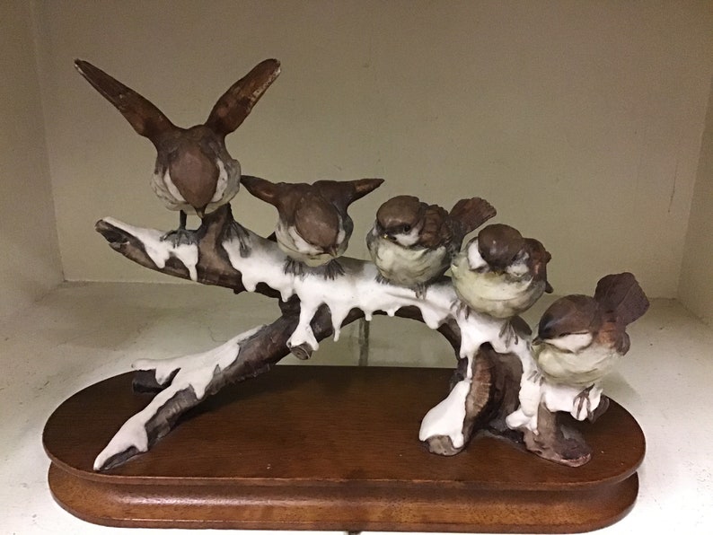 Guiseppe Armani Sculpted 5 Sparrows on a Log, Excellent condition, c. 1980s, marked, Made in Italy image 1