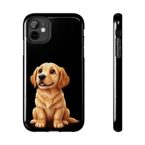 Può includere: Custodia per telefono nera con un'illustrazione a cartoni animati di un cucciolo di golden retriever. Il cucciolo ha un mantello marrone chiaro, occhi marroni e un'espressione felice. La custodia è progettata per uno smartphone.