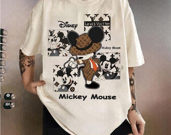 Musse Pigg lyxmode PNG, digital nedladdning av högmodig Musse Pigg, sublimeringsdesign av Musse Pigg i designerkostym, streetwear-mus PNG