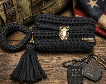 Handgefertigte Schwarze Geflochtene Clutch mit Quaste