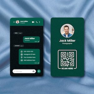 Peut inclure: Maquette de carte de visite et d'écran de téléphone vert foncé avec "Jack Miller, Photographe". La carte comprend un code QR et le texte "Scan Here". L'écran du téléphone affiche un chat avec les coordonnées.