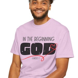 In the Beginning God Script Herz Grafik T-Shirt | Genesis 1: 1 Bibelvers