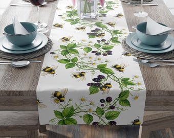 Caminho de mesa com estampa de amoreiras e abelhas | Decoração para casa em algodão e poliéster, estilo campestre, boho e francês.