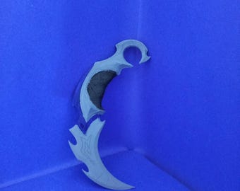 3D Printed Karambit Knife Prop - Hand Painted Custom Cosplay Accessory - Decorative Gaming Collectible - Non Sharp Safety Toy Knife Gift