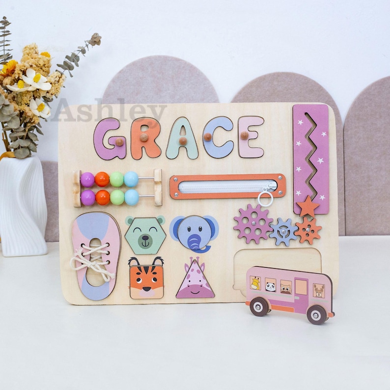Personlig Baby Busy Board, Första födelsedagspresent, Babyshowerpresent, Lärande leksak för småbarn, Anpassat tränamnpussel, Pedagogisk leksak bild 2