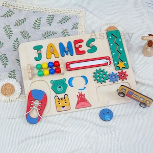 Personlig Baby Busy Board, Första födelsedagspresent, Babyshowerpresent, Lärande leksak för småbarn, Anpassat tränamnpussel, Pedagogisk leksak bild 3