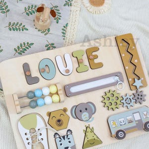 Personlig Baby Busy Board, Första födelsedagspresent, Babyshowerpresent, Lärande leksak för småbarn, Anpassat tränamnpussel, Pedagogisk leksak bild 11