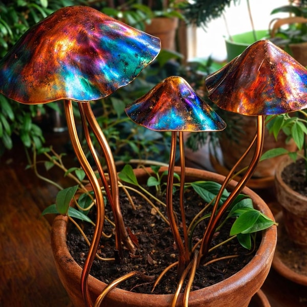 Irisierende Kupfer Pilz Pflanzenstecker, handgefertigt.
