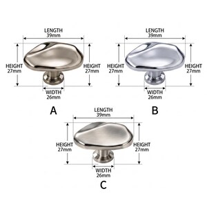 K&ouml;nnte beinhalten: Drei Metall-M&ouml;belkn&ouml;pfe mit den Bezeichnungen A, B und C, jeweils in unregelm&auml;&szlig;iger, organischer Form. Jeder Knopf misst 39 mm in der L&auml;nge, 27 mm in der H&ouml;he und 26 mm in der Breite. Knopf A ist goldfarben geb&uuml;rstet, B ist verchromt und C ist silberfarben geb&uuml;rstet.